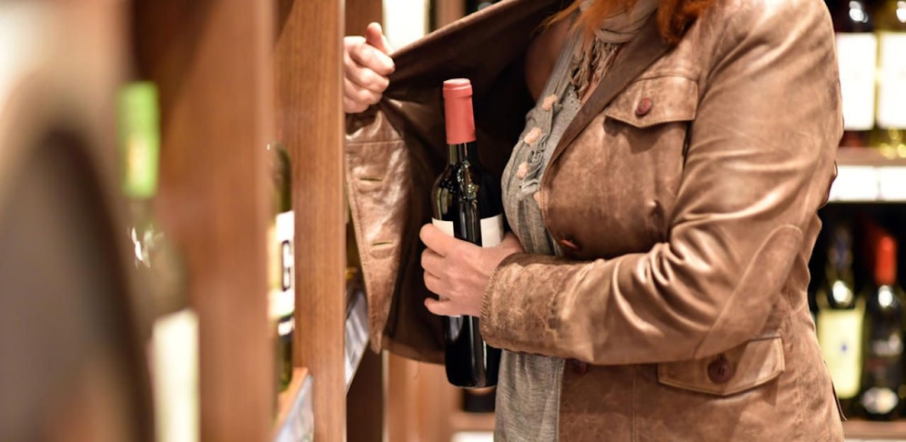 Die Frau hatte es stets auf Alkoholika abgesehen.