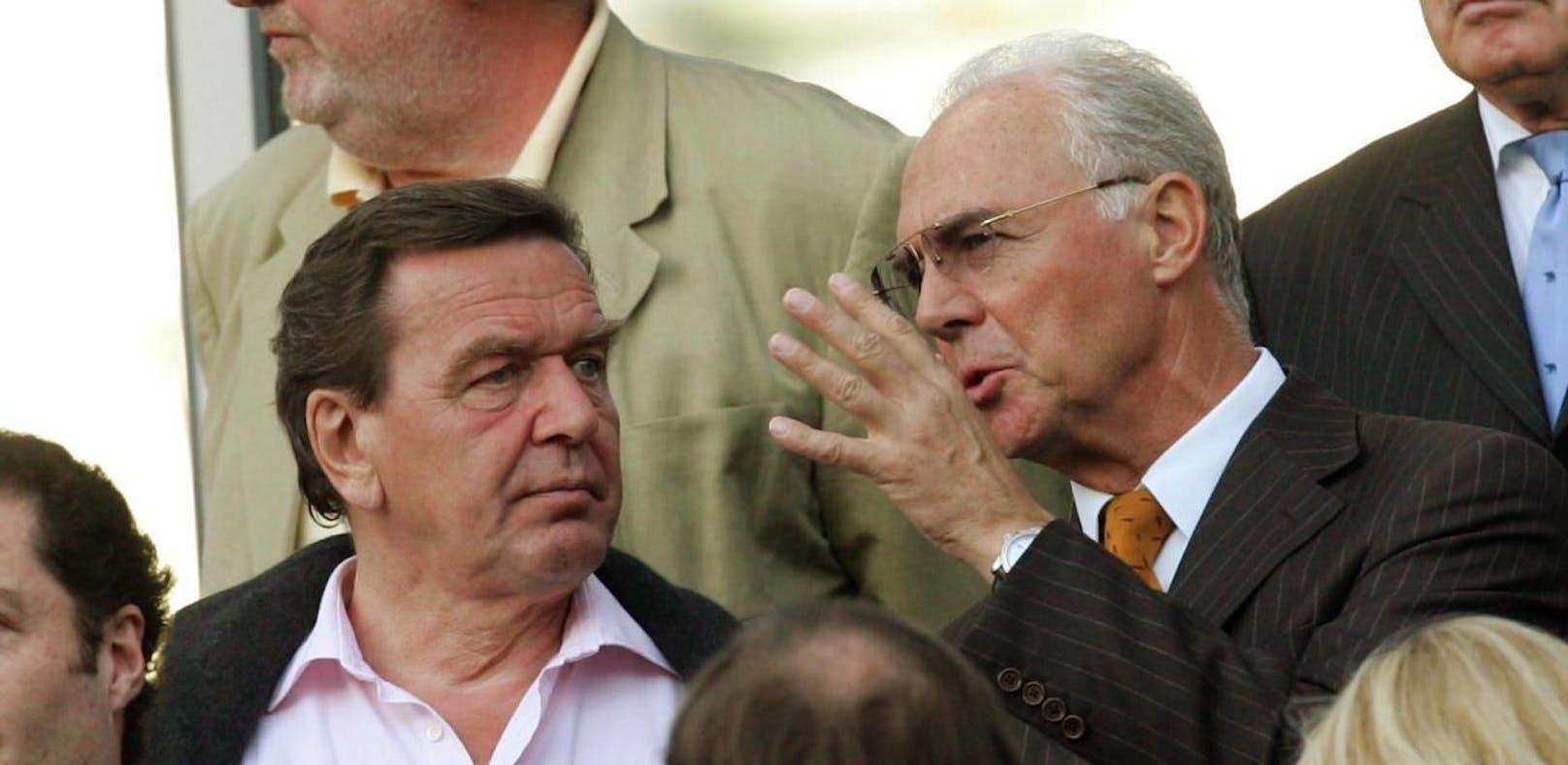 Ex-Kanzler Schröder sorgt sich um Beckenbauer