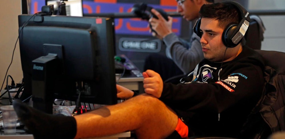 Die WHO und die APA wollen die Online-Gamesucht als Krankheitsbild bestimmen. Sind damit e-Sportler, die ausgiebig viel spielen, ebenfalls potenziell krank?