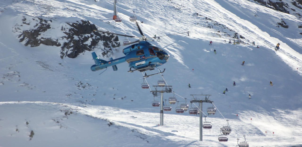 Bei dem Skiunfall kam auch ein Rettungshubschrauber zum Einsatz. (Symbol)
