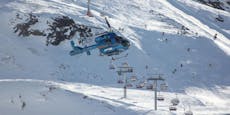 Bub (11) rast auf gesperrter Ski-Piste in Schneepflock