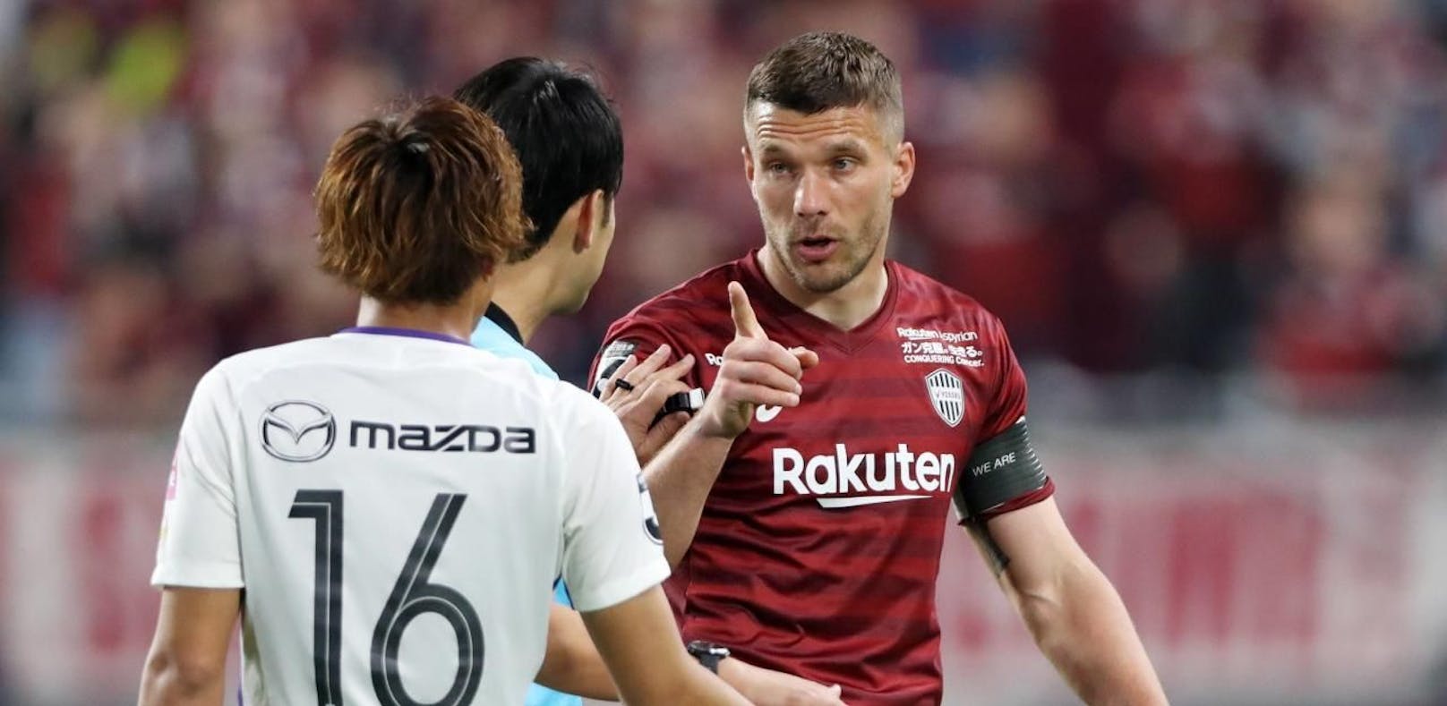 Lukas Podolski beschimpft Ballkind: "Du Hurensohn!"