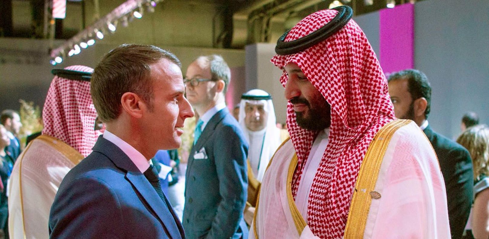 Hier macht Macron dem Kronprinzen Dampf