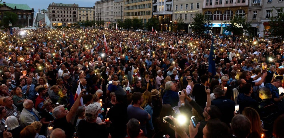 Zehntausende Polen protestierten im ganzen Land (im Bild Posen) gegen die geplante Justizreform.