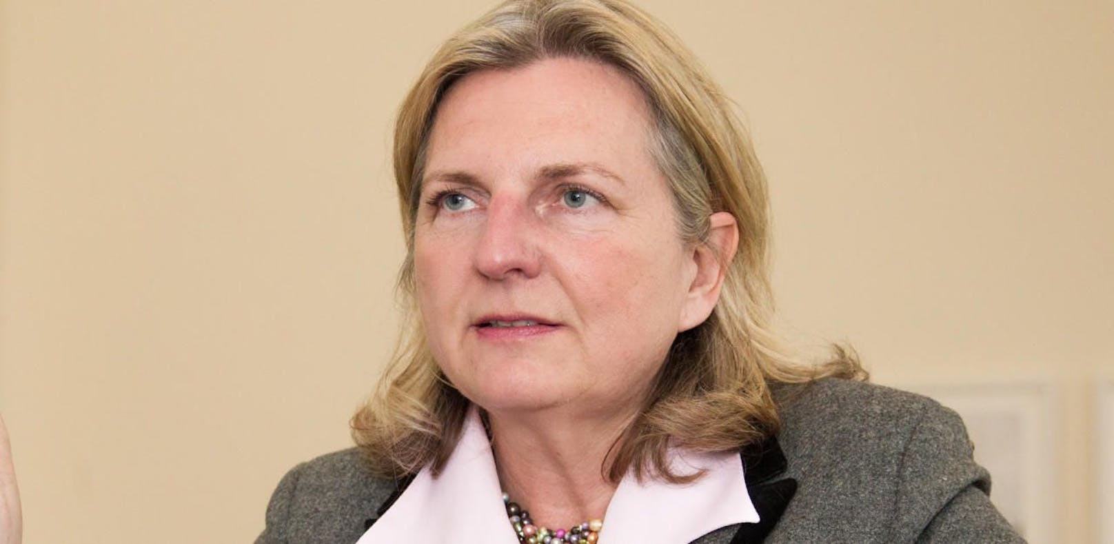 Karin Kneissl (FPÖ) fällt doch noch eine Woche aus.