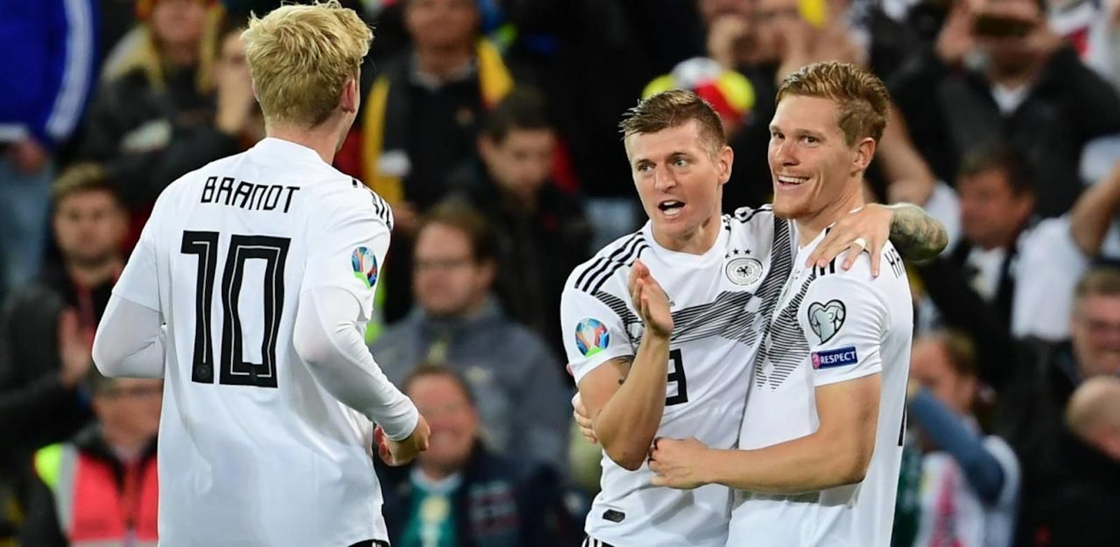 Deutschland jubelt über das 1:0 gegen starke Nordiren.