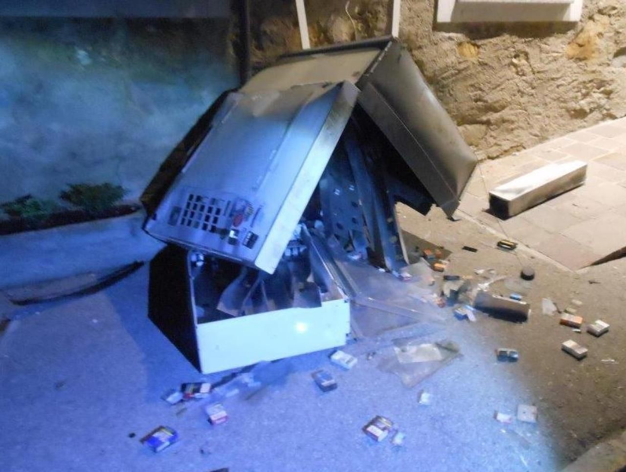 Heute.at - Zigaretten-Automat mit Rohrbombe gesprengt