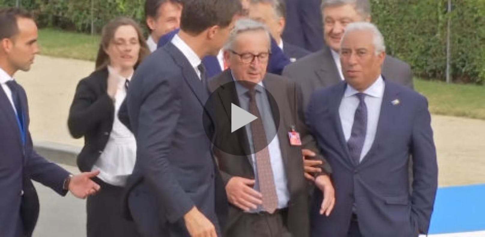 Er schwankt und taumelt: Was ist mit Juncker los?