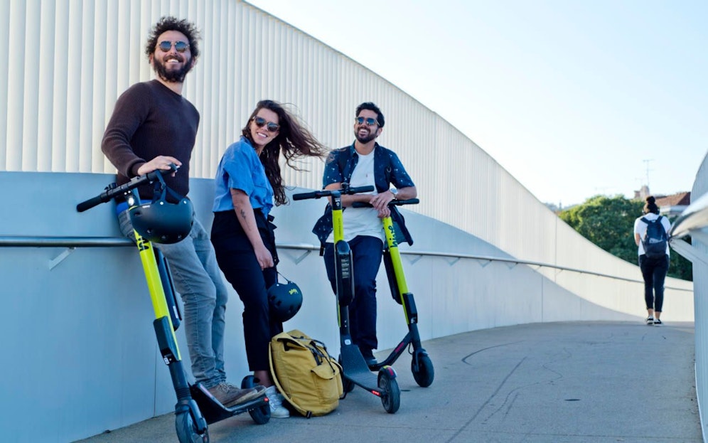 Studenten und Jahreskartenbesitzer können die flotten "Hive"-Scooter gratis nutzen.