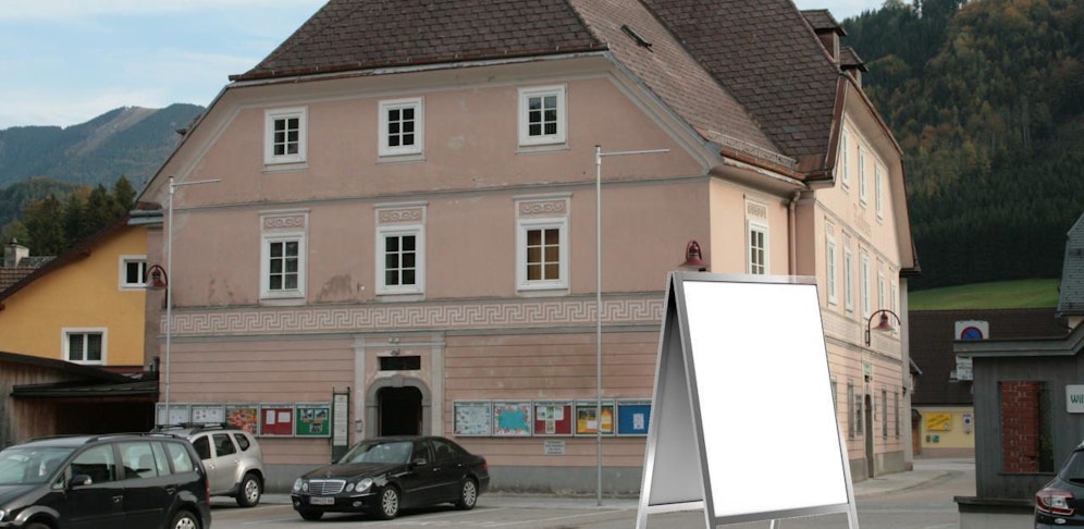 Die Gemeinde (im Bild das Rathaus) will eigentlich keine Wahlplakate.