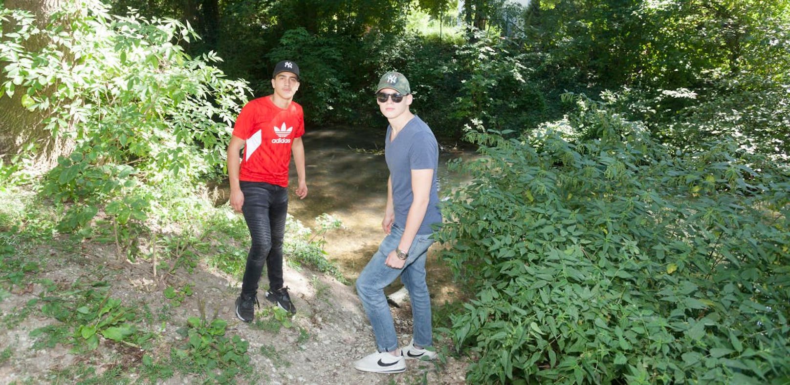 Die beiden Freunde Ali Altmann (16) und Markus Scheubmaier (17) retteten einen Mann an dieser Stelle aus dem Weidingerbach vor dem Ertrinken.