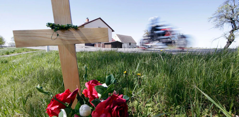 Die Rettungskräfte konnten das Leben des Bikers nicht mehr retten