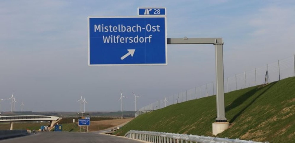 82-Jähriger fuhr auf der A5 ganze acht Kilometer in die falsche Richtung.