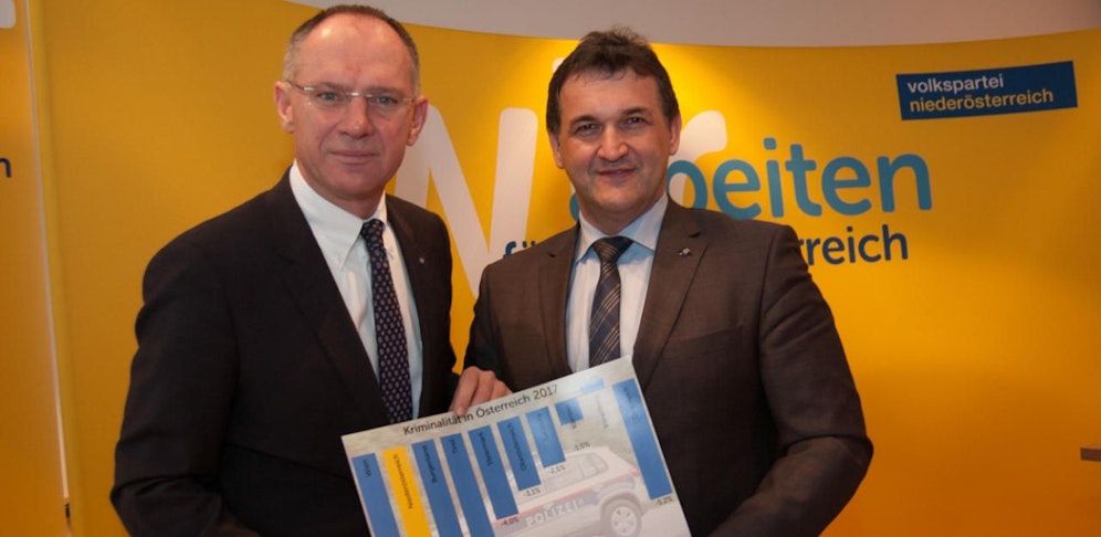 VPNÖ-Sicherheitssprecher und Landtags-Präsident Gerhard Karner und Johannes Luef, Vorsitzender der Personalvertretung der NÖ Polizei