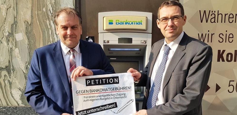 Kollross (li.) und Vogl machen gegen Gebühren mobil. 