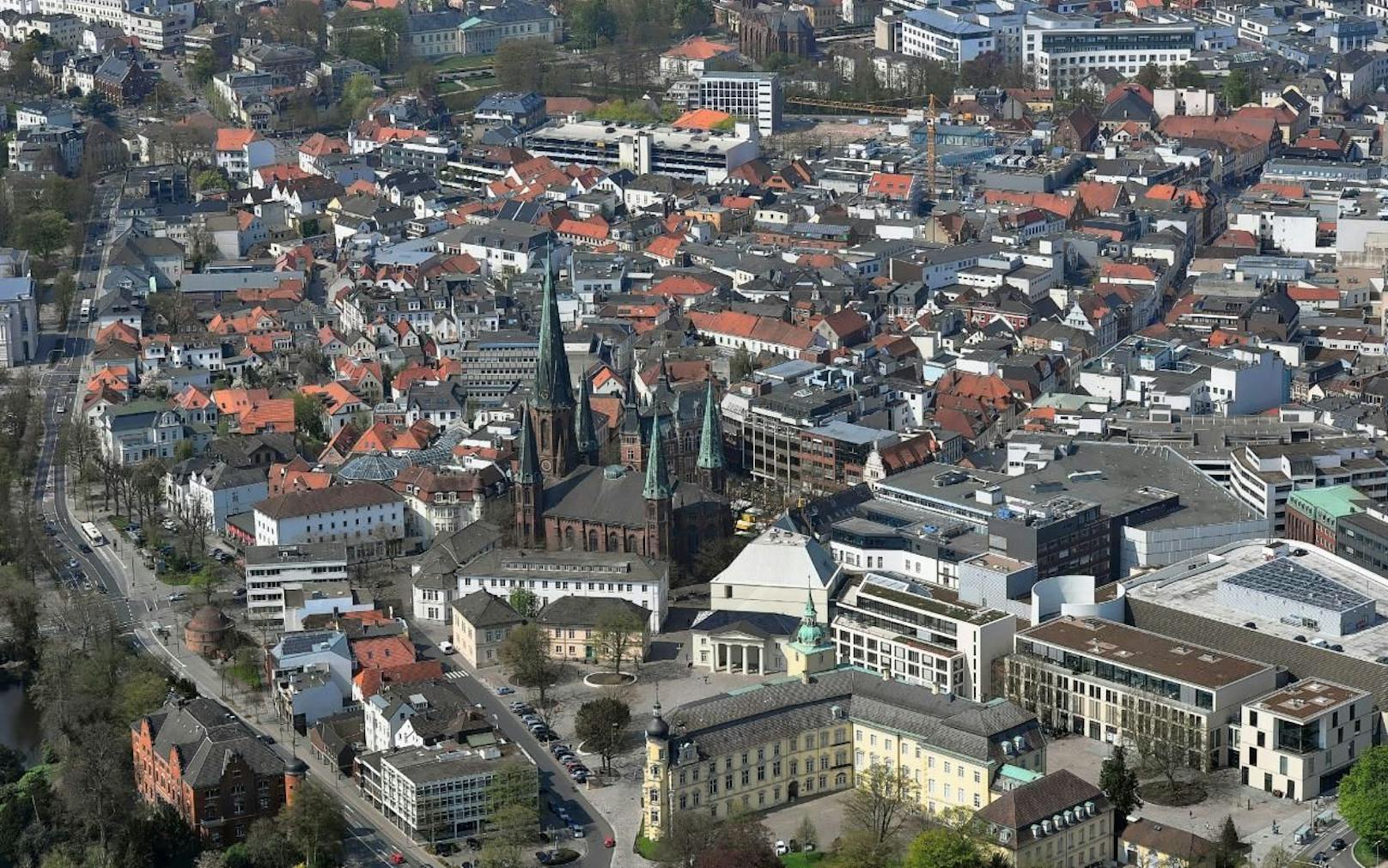 Die Innenstadt von Oldenburg aus der Luft gesehen. Blickrichtung Norden