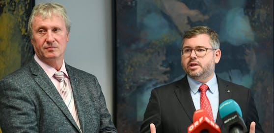 LAbg. Bgm. Gerhard Schödinger und Landesrat Ludwig Schleritzko (r.) im Rahmen der Pressekonferenz.