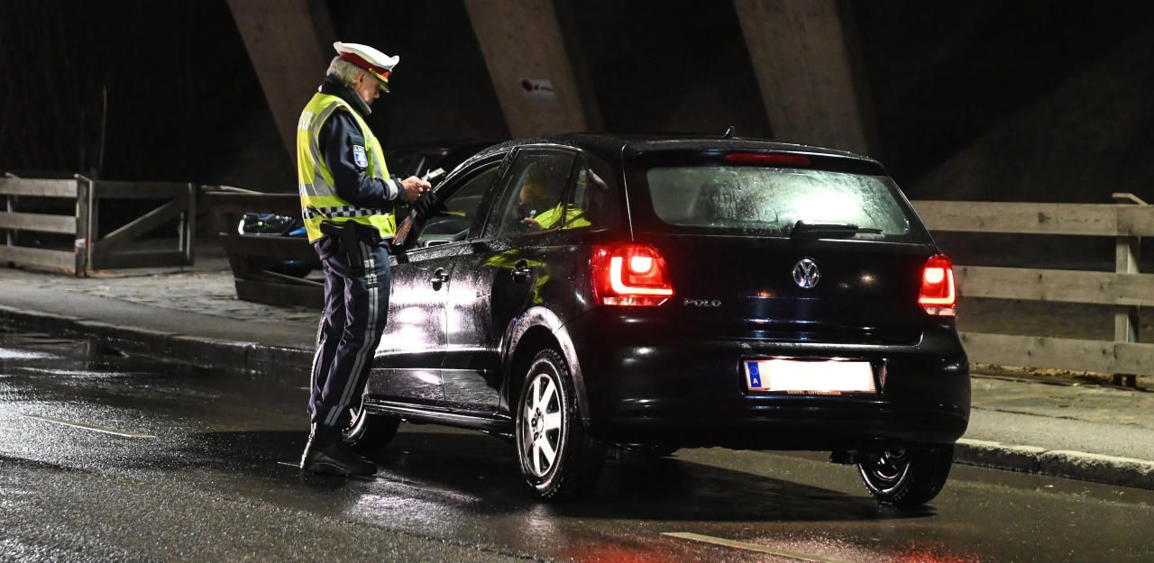 Heute.at - Polizei stoppt Raser nach wilder Verfolgung im Ort