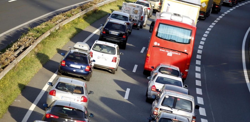 Am Donnerstag wird nach dem Feiertag und aufgrund des Ferienendes in Bayern mehr Verkehr erwartet. (Symbolfoto)