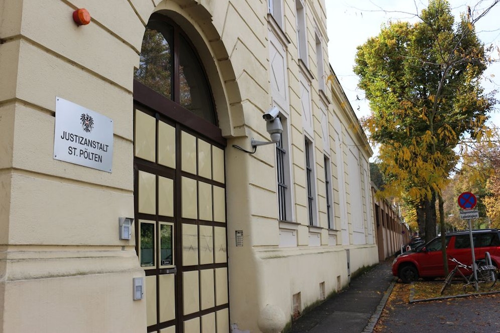 Der Mann sitzt in der Justizanstalt St. Pölten in Haft.