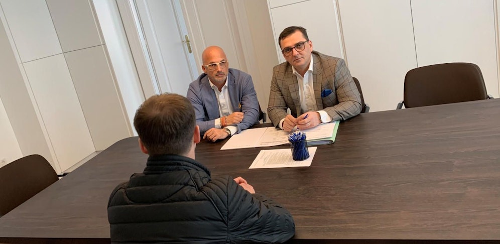 Der Installateur mit seinen Anwälten Nikolaus Rast und Mirsad Musliu