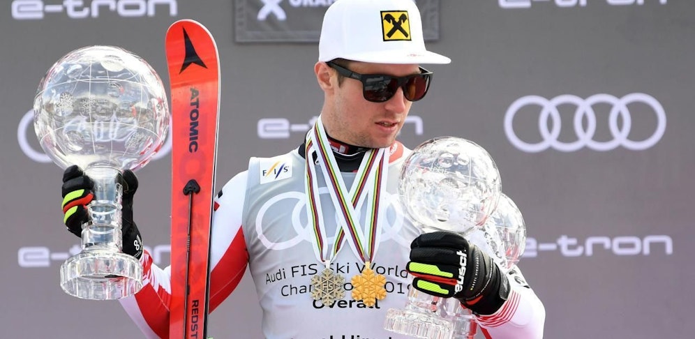 Marcel Hirscher mit einigen seiner zahlreichen Trophäen.