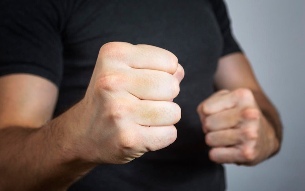 Der 21-Jährige bedrohte mehrere Menschen mit dem Umbringen.