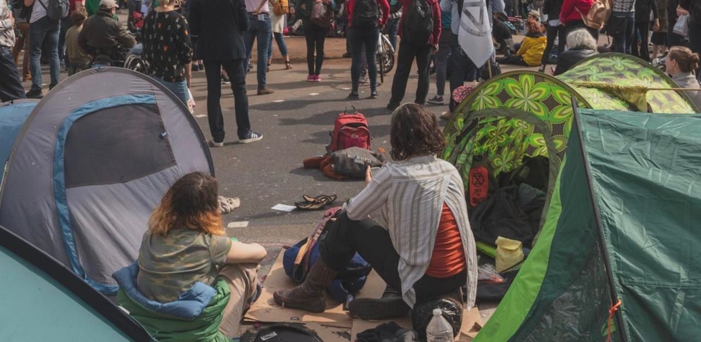 Ein Pärchen soll auf einem Festival von Unbekannten grundlos verprügelt und dabei schwer verletzt worden sein. Die Ermittlungen laufen. (Symbolfoto)