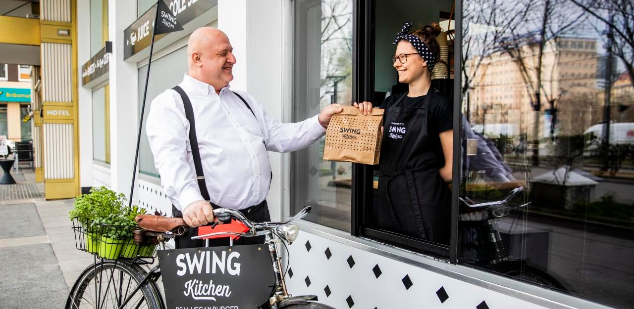 Heute.at - Swing Kitchen eröffnet erstes Bike-in Wiens