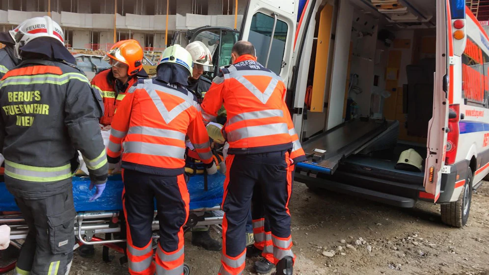 Der 31-Jährige wurde in ein Krankenhaus gebracht.