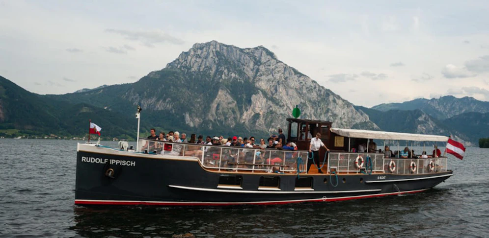 Ein beliebtes Ausflugsziel auch in Zeiten von Corona: Der Traunsee im Bezirk Gmunden. Noch! Denn bald sollen es Ausflügler schwer haben, einen Parkplatz zu finden.  