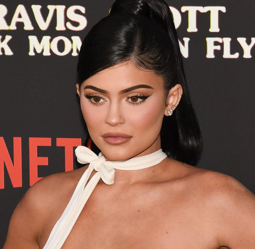 Fast niemand beeinflusst die aktuelle Teenager-Kultur so sehr wie die 22-jährige Kylie Jenner. Schon mit der "Kylie Jenner Lip Challenge" im Jahr 2015 zeigten sich die Dimensionen dieser Vorbildwirkung. 