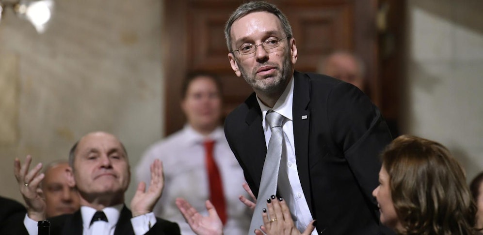 FPÖ-Ressortchef Herbert Kickl will Angriffe auf Polizeibeamten härter bestrafen.