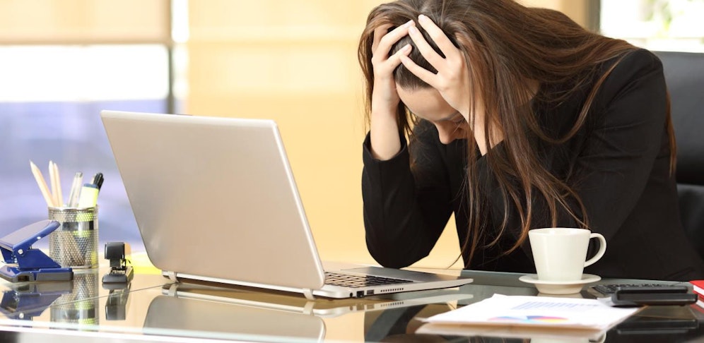 Die unbekannten Täter gaben vor der Chef des Unternehmens zu sein. Symbolfoto