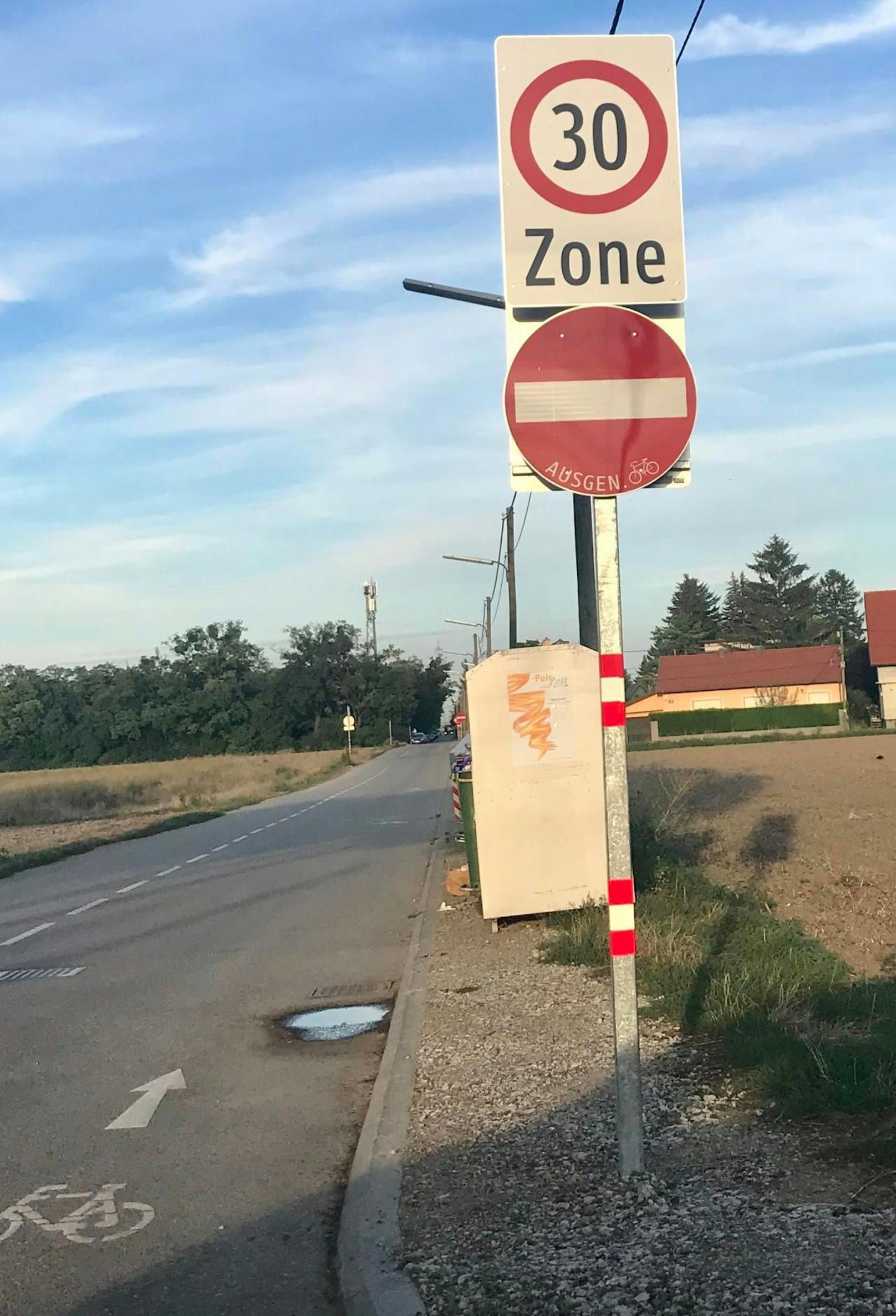 30er-Zone, aber Einfahrt verboten: Wer nur das erste Schild sieht, der fährt ins Verbot!