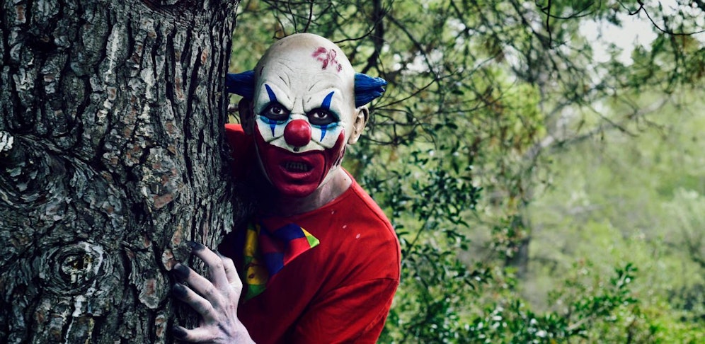 Auch Killerclowns müssen sich auf Halloweenpartys keine Sorgen machen: Das Verhüllungsverbot gilt nicht für das Fest am 31. Oktober.