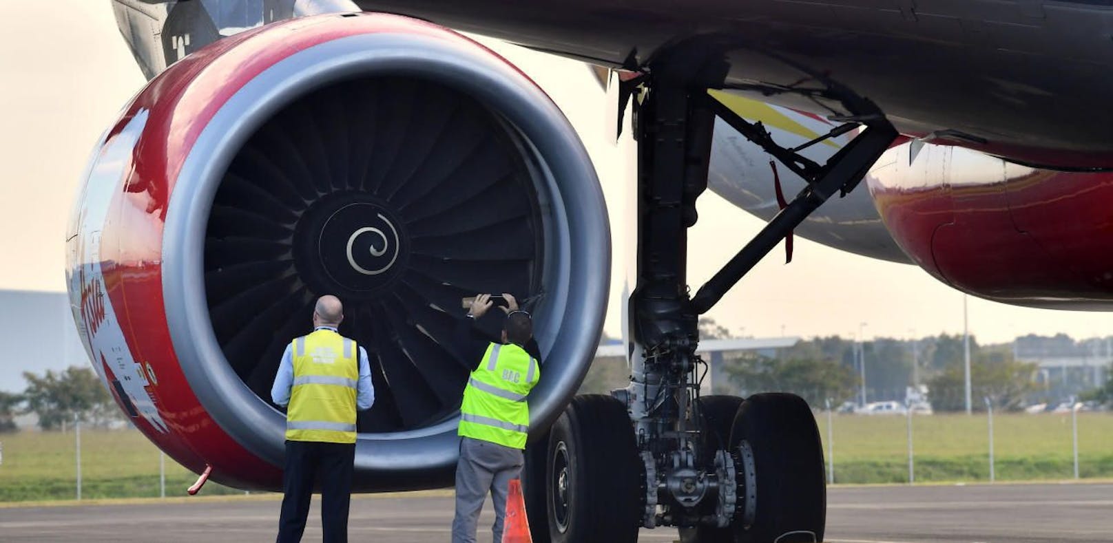 AirAsia musste in Brisbane nach Vogelschlag notlanden