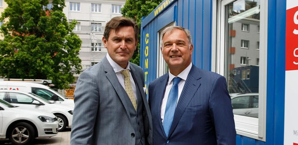 Die Stadt und Wirtschaftskammer Wien verdoppeln ihre Bürgschaften für Wiener Unternehmen auf 20 Mio. Euro. Damit soll es Betrieben erleichtert werden, Überbrückungskredite bei den Hausbanken zu bekommen, erklären Wirtschaftsstadtrat Peter Hanke (SPÖ,li.) und Wirtschaftskammer Wien-Präsident Walter Ruck (hier auf einem Bild aus Vor-Corona-Zeiten). 