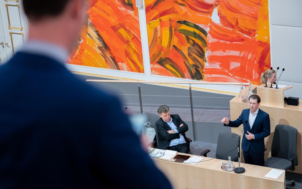 Bundeskanzler Sebastian Kurz (ÖVP) und Vizekanzler Werner Kogler (Grüne, L) am Freitag, 20. März 2020, anl. einer Sitzung des Nationalrats im Parlament in Wien.