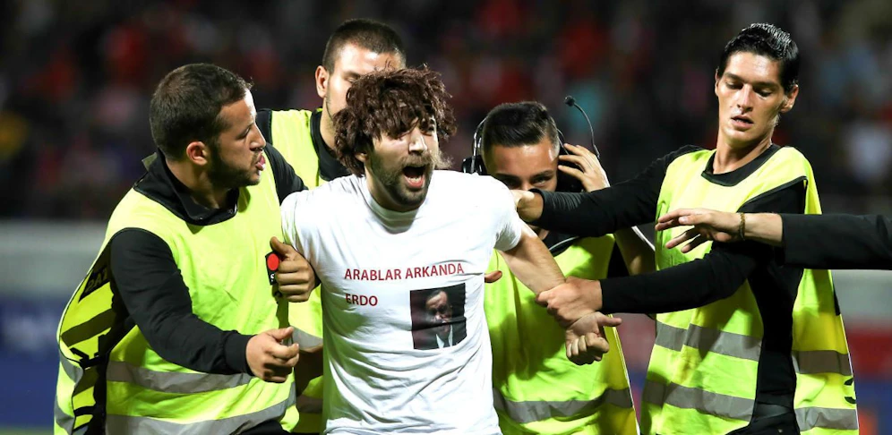 Beim Schweden-Test sorgte in der Generali Arena ein Flitzer für Aufregung. 