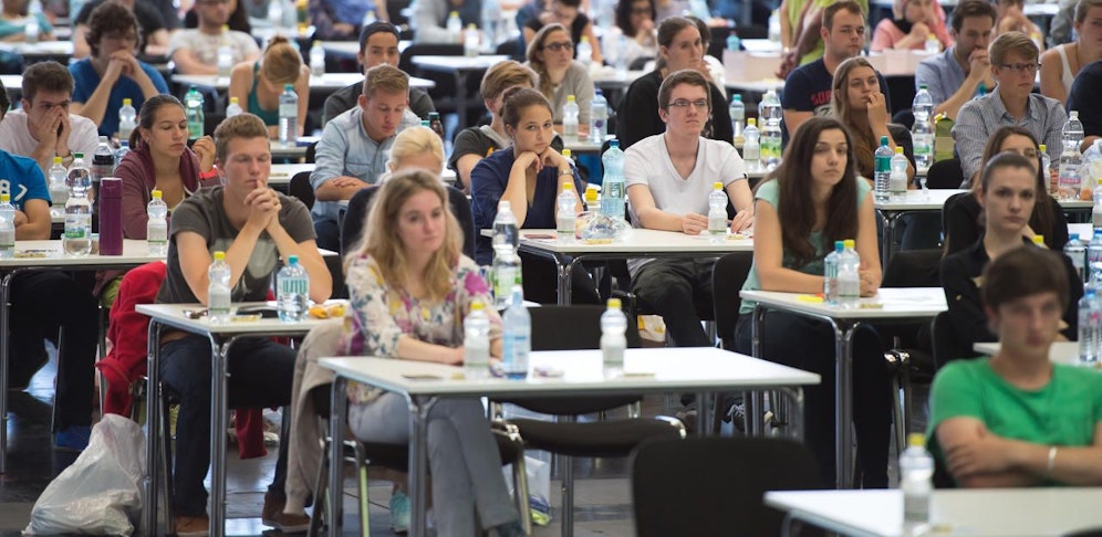 Auch dieses Jahr werden sich wieder tausende Bewerber beim Eignungstest-Medizin (MedAT) einfinden.