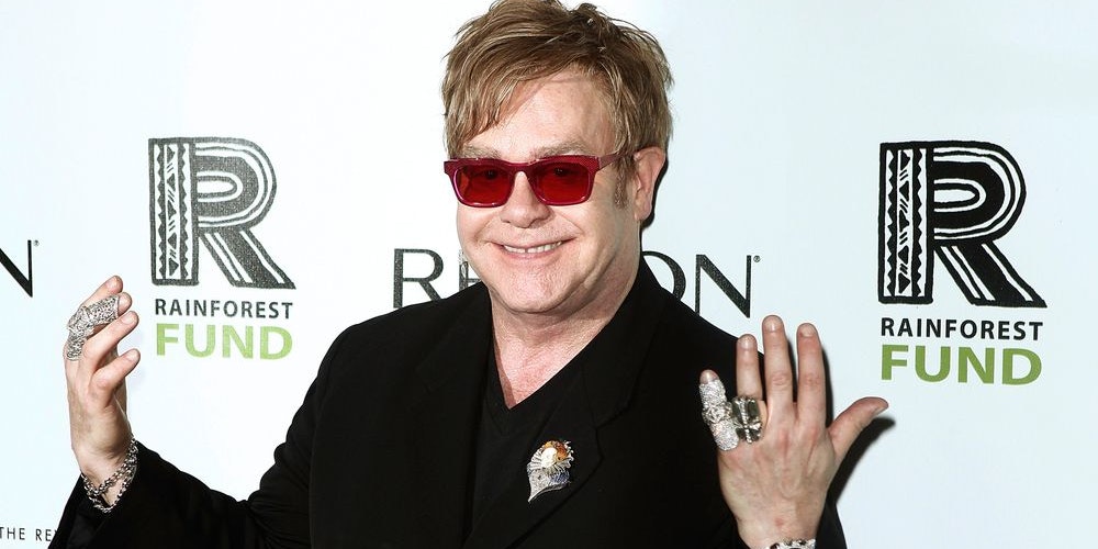 Elton John versteigert sich selbst - Stars | heute.at