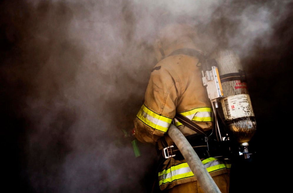 Die Feuerwehr rückte aus und rettete die Fahrgäste aus dem U-Bahn-Tunnel.