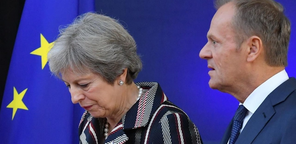 Die britische Premierministerin Theresa May mit EU-Ratspräsident Donald Tusk.