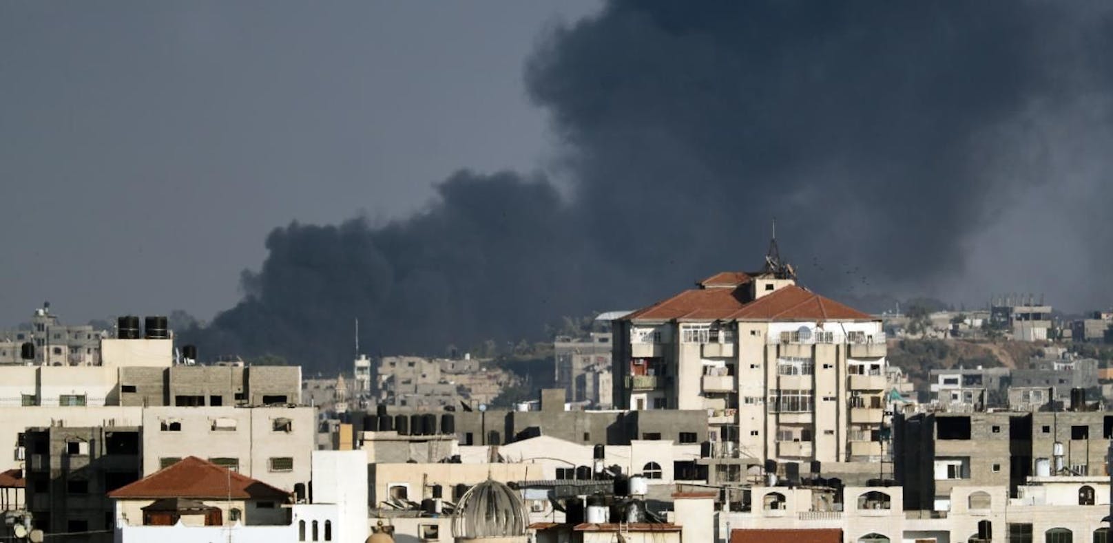 Schwarzer Rauch über Gaza