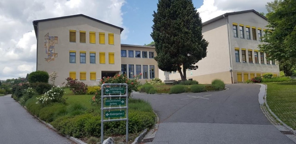 Bis Montag sind die Tore der Schule geschlossen.