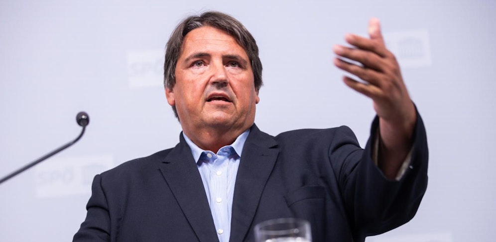 SPÖ-Sozialsprecher Josef Muchitsch erklärt die Rücknahme des 12-Stunden-Tages zur Koalitionsbedingung.