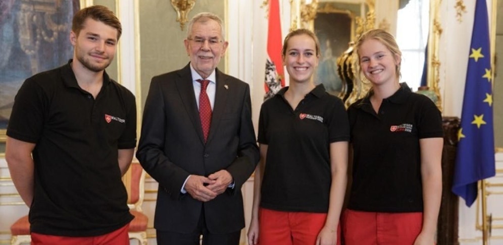 Bundespräsident Alexander Van der Bellen mit den Malteser-Ehrenamtlichen