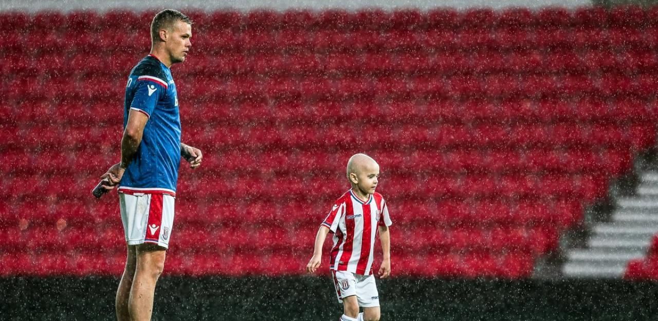 Heute.at - Gänsehaut! Stoke-Fans trauern um kleinen Lewis