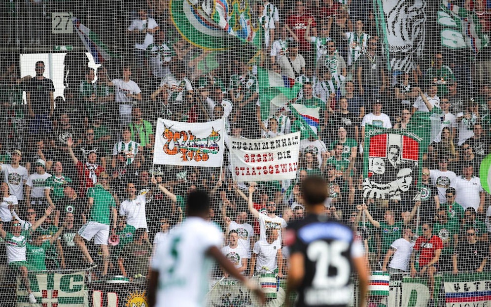 Rapid Fans während dem Europa-League-Play-off Rückspiel zwischen SK Puntigamer Sturm Graz und SK Rapid Wien am Sonntag, 02. Juni 2019, in Graz.